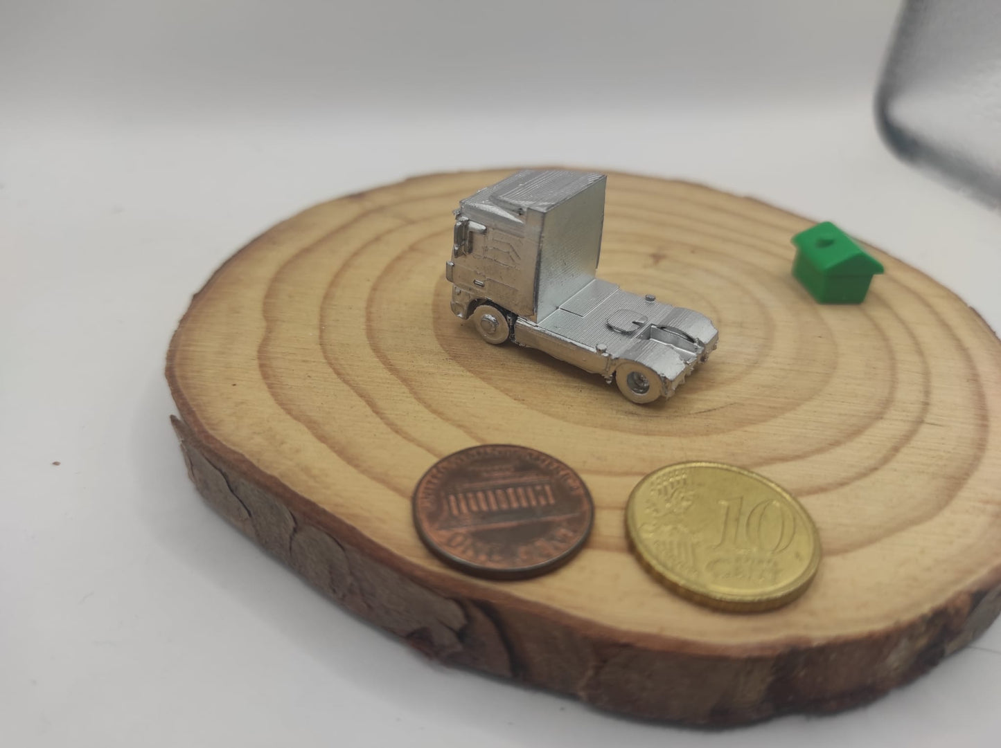 TRUCK MINIATURE, N-GAUGE, modern, Suitable for N-scale railways, boardgames and dioramas, gifts, dollhouse, cakes DIY or painted. DAF