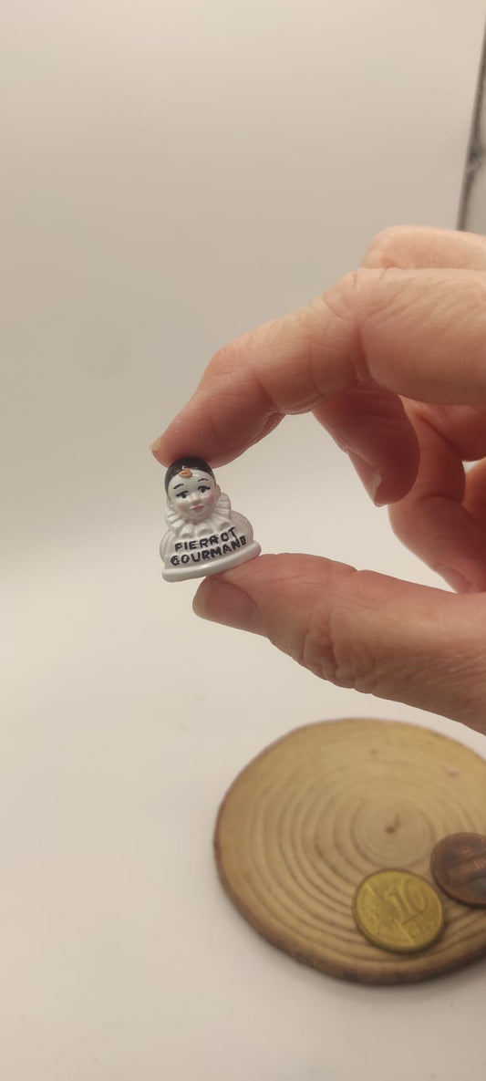 Classic Pierrot Gourmand Miniature – Hand-Painted Collectible Figure. 21mm