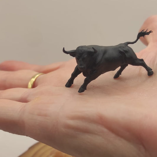 Spanish Fighting Bull Miniature – Resin Figure – 44, 60 & 75 mm – Painted or Unpainted