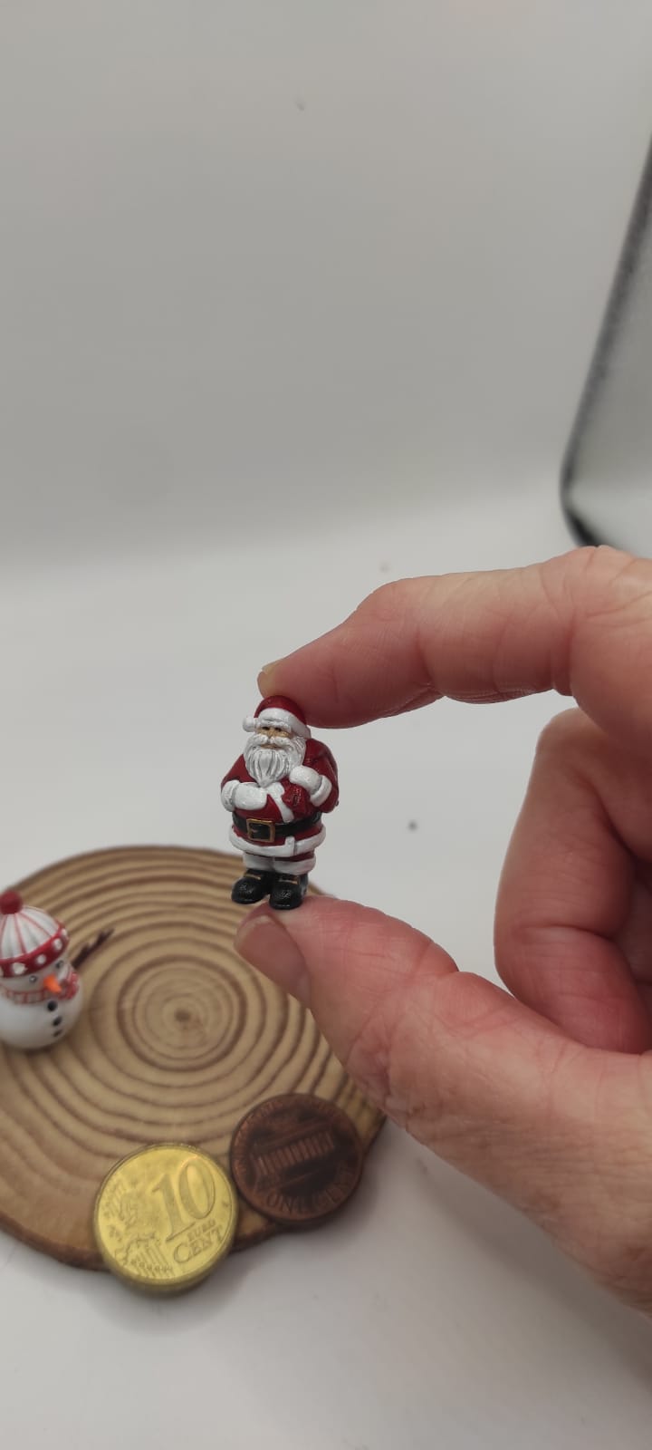 ❄️☃️ Miniature Santa Claus 1 Inch – Hand-Painted Christmas Collectible.