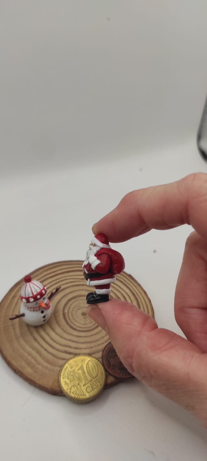 ❄️☃️ Miniature Santa Claus 1 Inch – Hand-Painted Christmas Collectible.