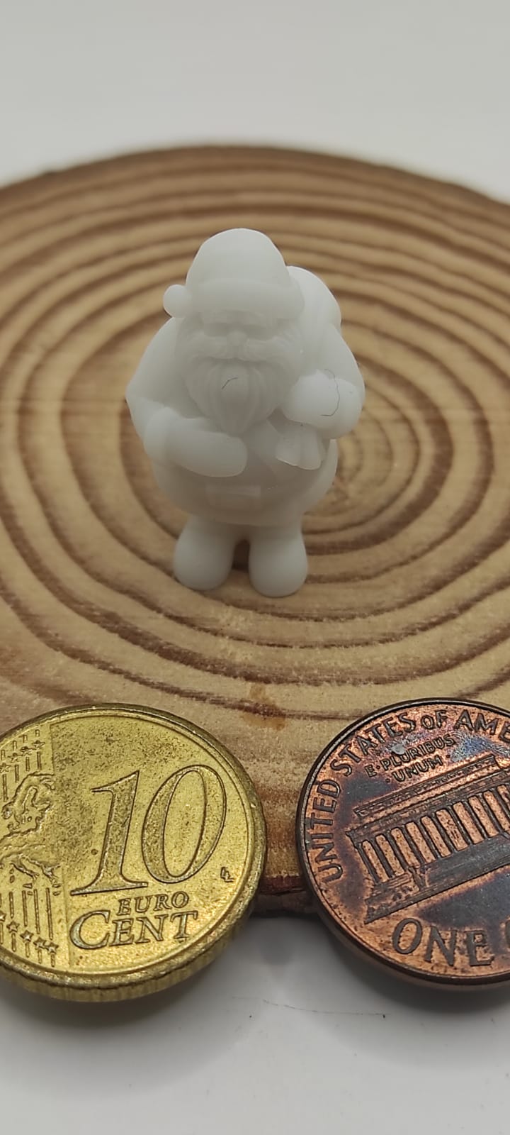 ❄️☃️ Miniature Santa Claus 1 Inch – Hand-Painted Christmas Collectible.