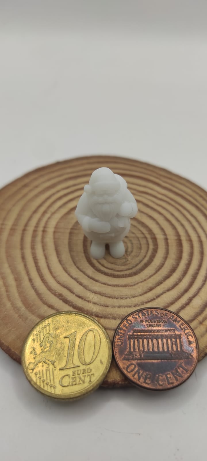 ❄️☃️ Miniature Santa Claus 1 Inch – Hand-Painted Christmas Collectible.