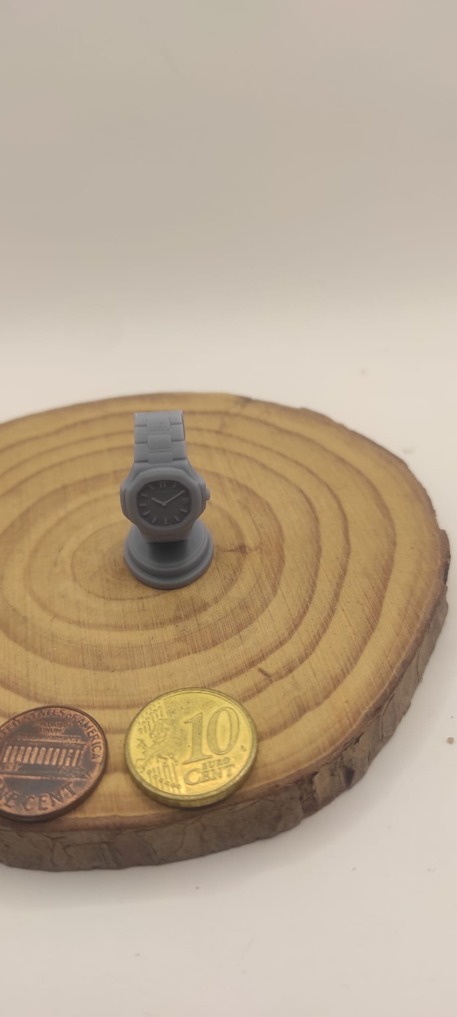 Nautilus Miniature 30mm Scale Model | Famous timepiece Watches collection.