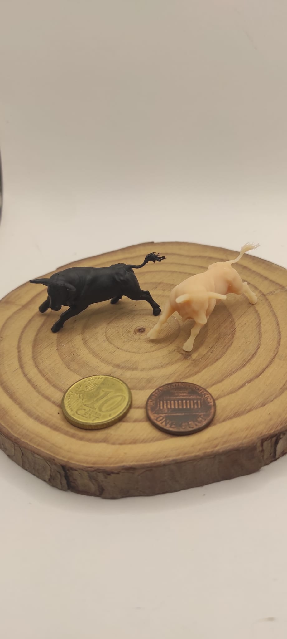 Spanish Fighting Bull Miniature – Resin Figure – 44, 60 & 75 mm – Painted or Unpainted