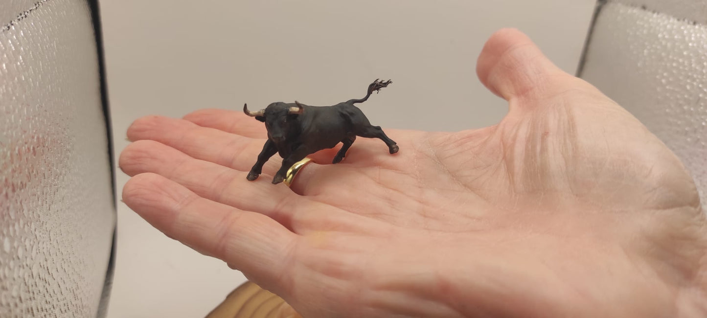 Spanish Fighting Bull Miniature – Resin Figure – 44, 60 & 75 mm – Painted or Unpainted