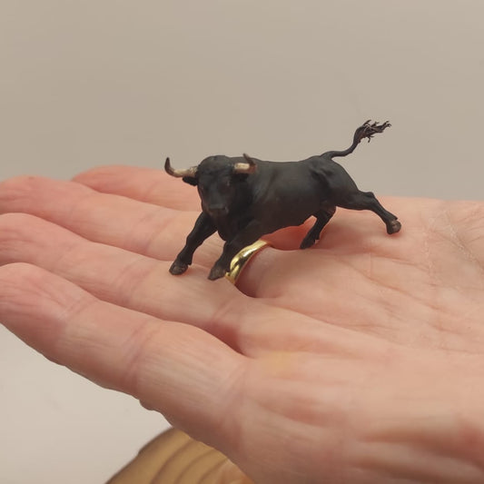 Spanish Fighting Bull Miniature – Resin Figure – 44, 60 & 75 mm – Painted or Unpainted