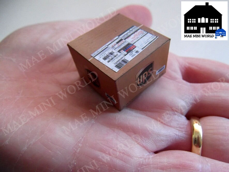 Miniature Shipping boxes. Scales (1:12, 1;6). DHL, Amazon, Fedex, UPS, Seur, Vente Privee ...