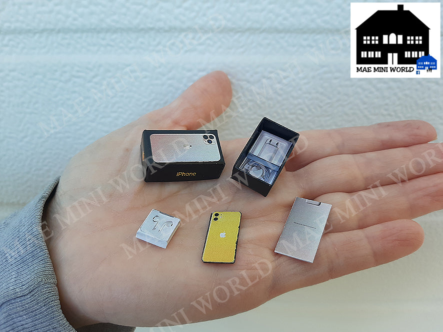 Smartphone Miniature. Scale 1:6